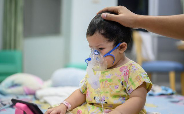 Baby suffering from RSV