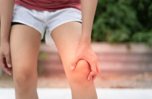 Image of someone suffering from knee pain for the Telehealth Connect blog called Peptides vs Cortisone for Joint Inflammation